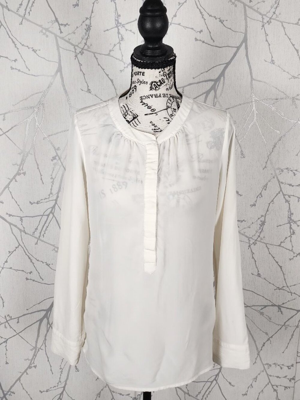 Banana Republic Ivory Cream 100% Silk Button Popover Blouse